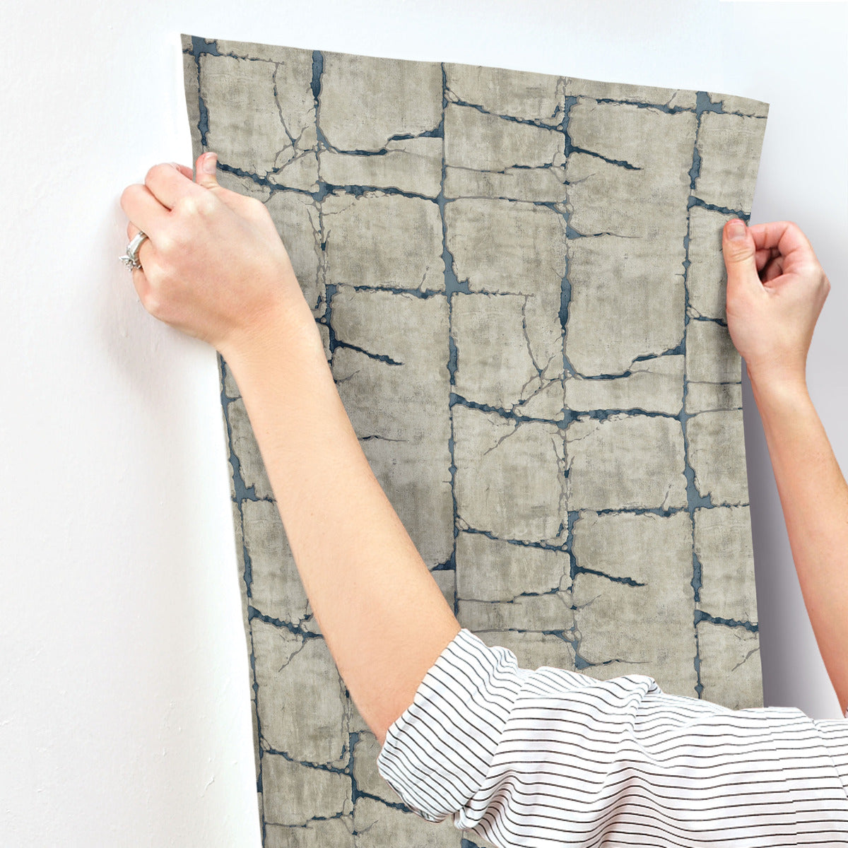 Mojave Navy Wallpaper (60 SqFt)